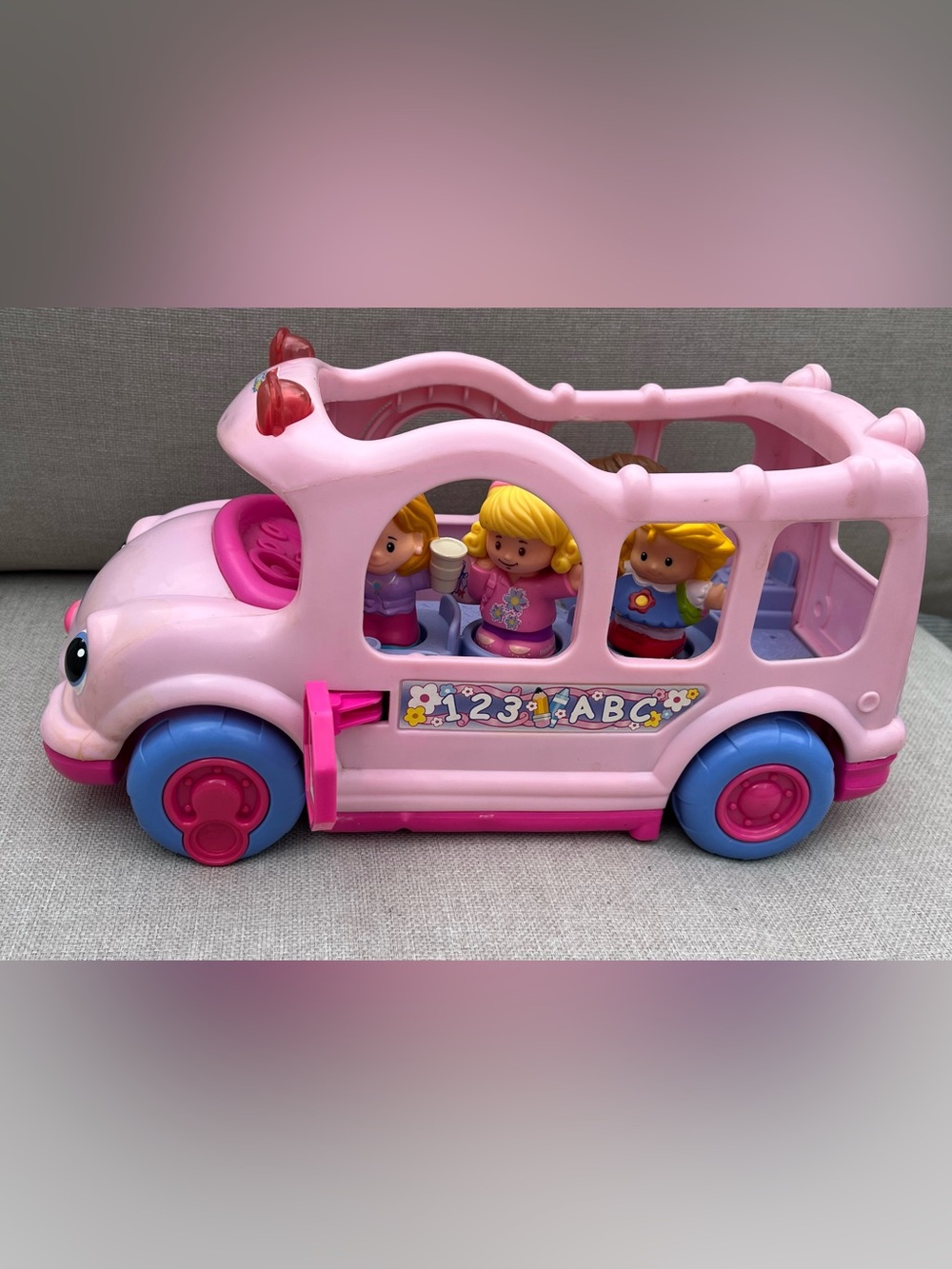 FISHER-PRICE - LITTLE PEOPLE MUSICAL SCHOOL BUS WITH DRIVER AND STUDENTS - Picture 6 of 8